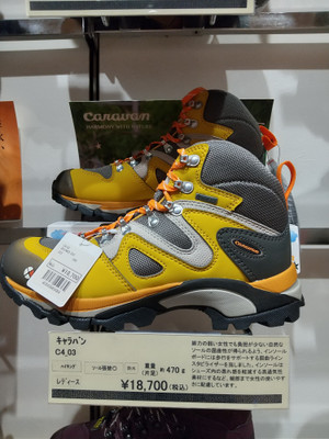 お試し登山で怖い経験をされた方に、確りとグリップのある登山靴をお勧め致します。