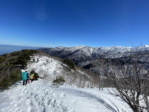 日本海と雪山のパノラマ絶景！ヒスイ海岸から登る大鷲山♫