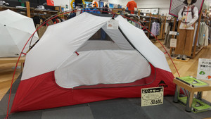 今年の夏はテント泊がおすすめ！　今週はMSR「エリクサー2」を展示しました！！　お求めはお得な「創業祭」期間中の今がチャンス！！