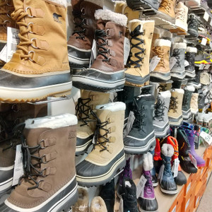 各メーカー防寒靴入荷しております！