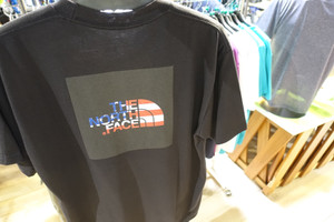 U.S.A　♪　U.S.A　♪　アメリカンなノースフェイスTシャツ