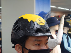 JAPAN FITの超軽量ヘルメット　GRIVEL/MUTANT